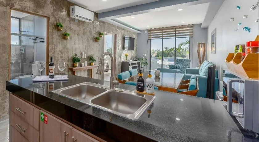 Promo! 2BR-Pool-Views-King Bed-Walk 2 Beach-5 Star Area - Image 1