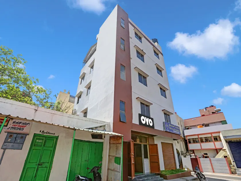 SPOT ON 811668 Shreyas Residency - Image 1