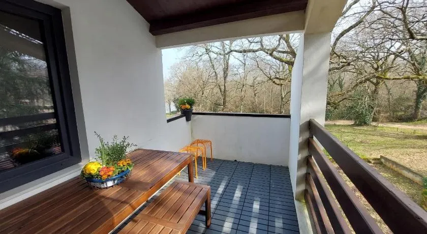 Gallery LUX Loft 75 m2, 2 Baths, 2 Mins to Sea - Image 1