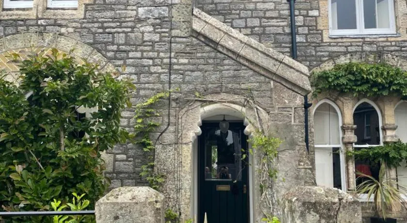 B & B Ryde - Image 1