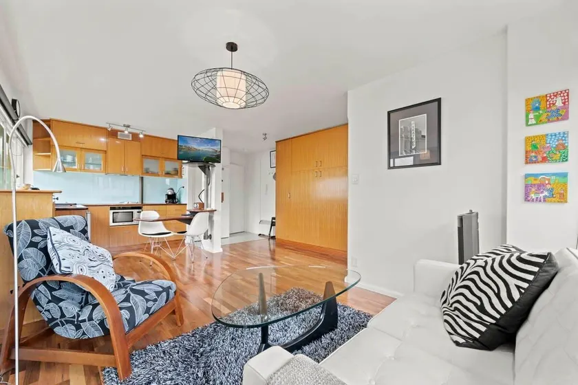 Heart Of The City Minutes from Macleay Street - Image 1
