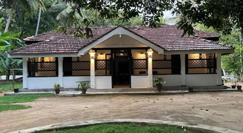 Nawagamuwa Estate Villa, Pinnawela Rambukkana - Image 1