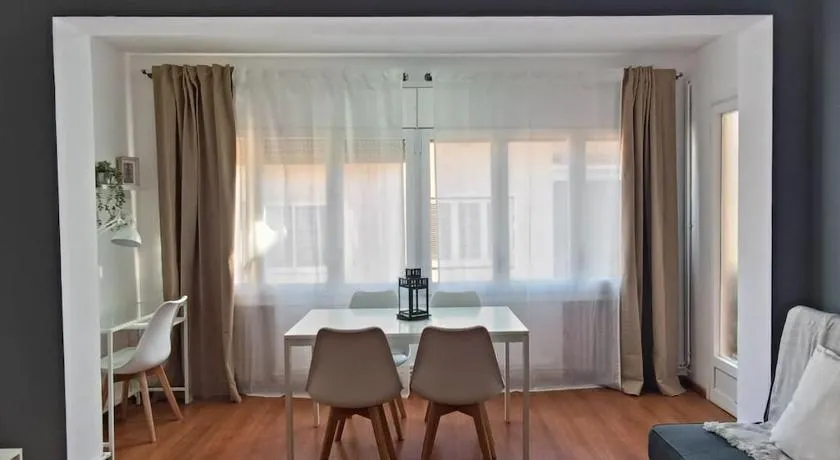 Apartamento Gran Via para 6 en el centro de Premià - Image 1