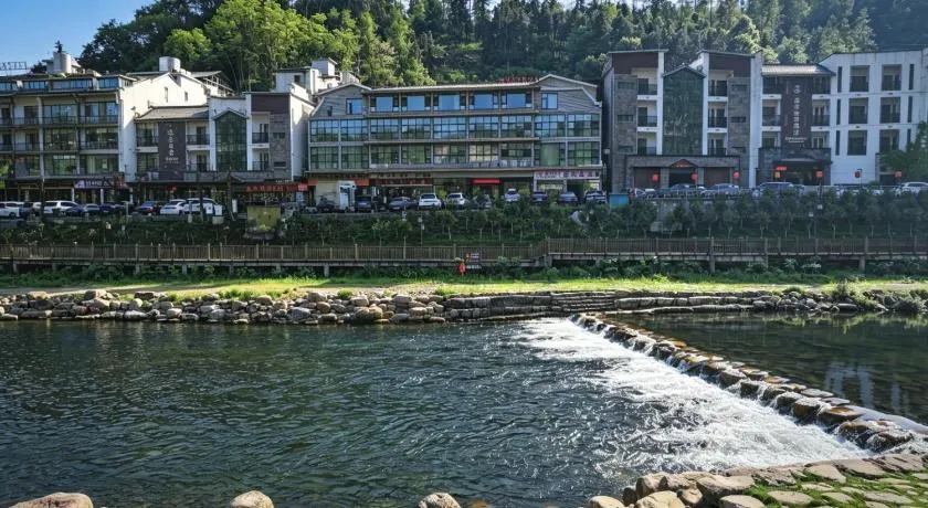 Zhangjiajie Boman Smart Hotel -10min to Forest Park East Gate & English Butler & Tour Tickets - Image 1