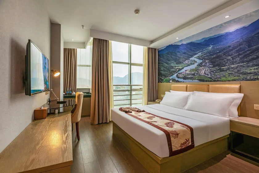 Golden Leaf Hotel - Image 1