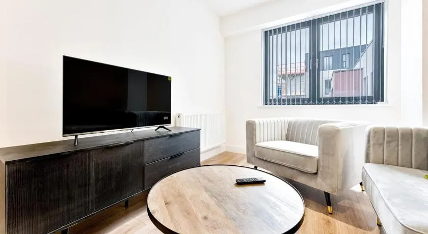Sophisticated 2 Bedroom apartment in Solihull NEC - Image 1