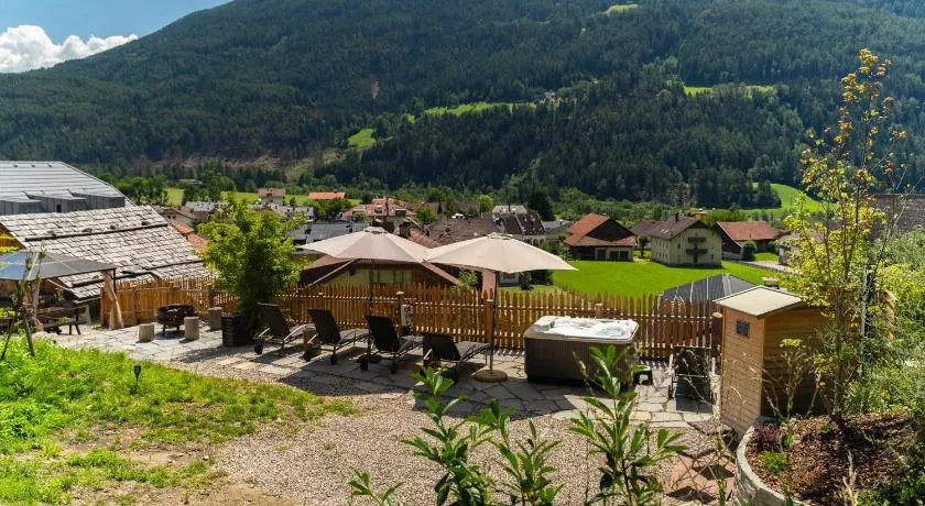 Apartments, Guest House & historic Chalet Neuhaus - Image 1