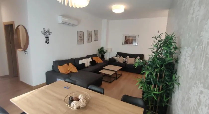 Unique apartment in Málaga city center with pool - Image 1