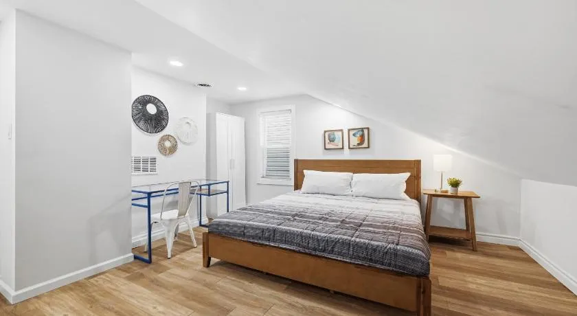 Pittsburgh Millvale D Cozy and Unique Private Bedroom with Shared Bathroom - Image 1