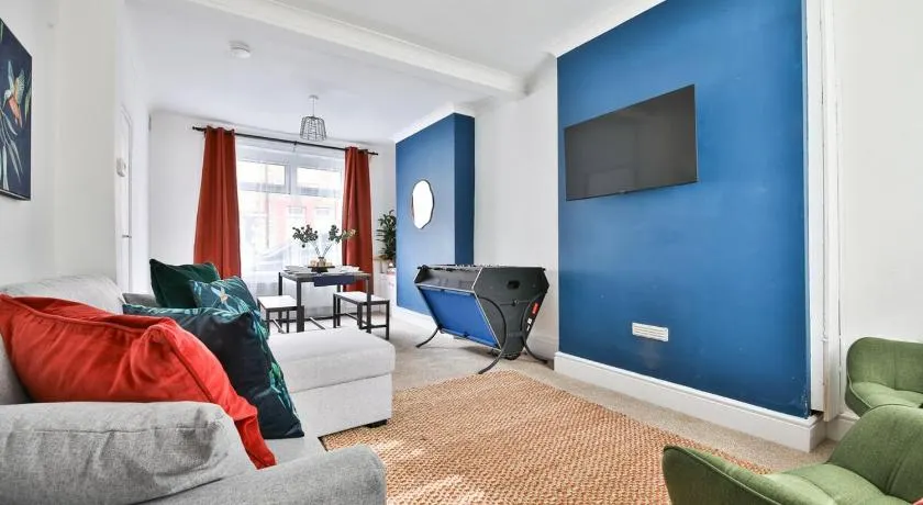 Cosy 3-Bedroom House Near Caerphilly Castle - Image 1