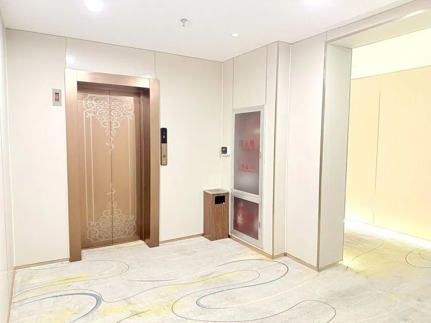 Longshun Business Hotel - Image 1