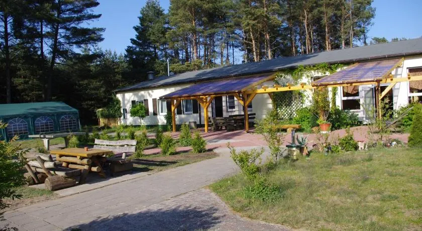 Hostel Waldhaus Am Ferienpark Mirow -Zimmer DU WC - Image 1