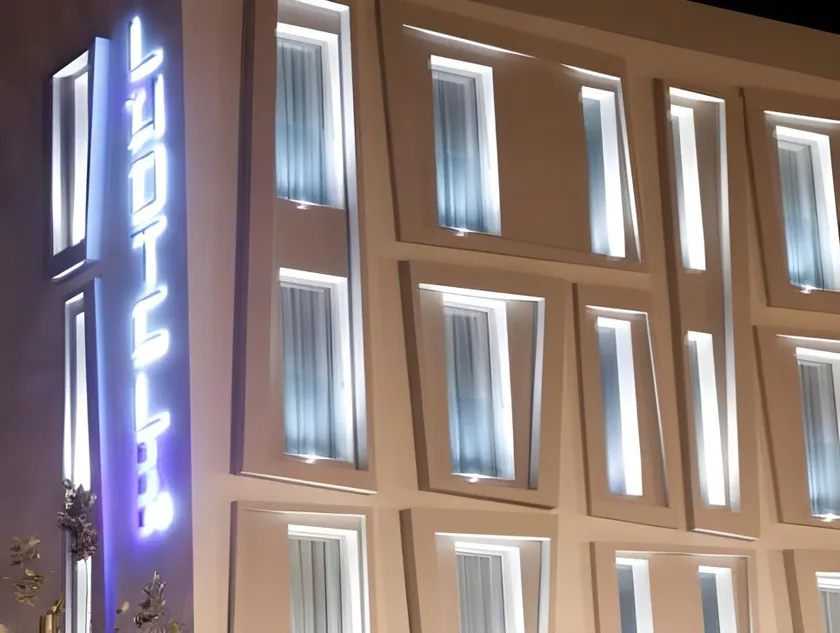 L'Hotel - Image 1