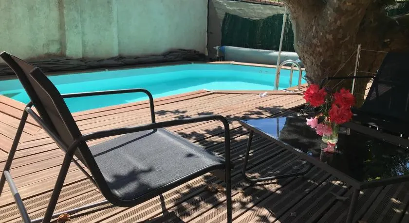 Chambre climatisée avec sdb privée dans une villa avec piscine ouverte d'avril à mi octobre - Image 1