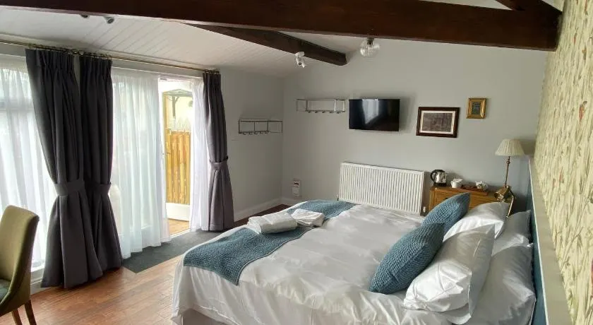 Three Bishops Inn - Image 1