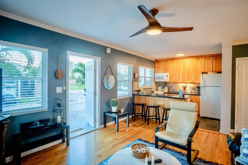 Vistamar Waterfront Beach Abode -Walk to the Beach - Image 1