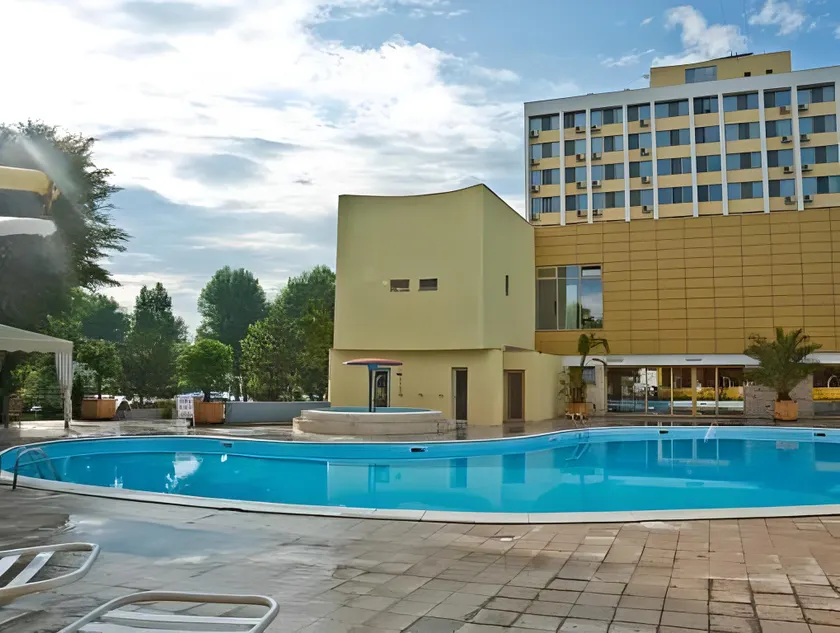 Hotel Flora - Image 1