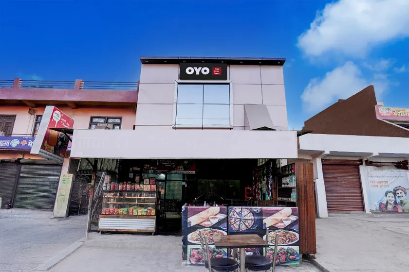 Hotel O by OYO Royal Grand Hotel - Image 1