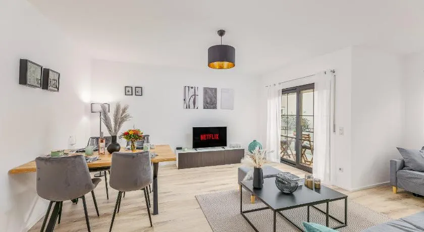 Amaela Design-Wohnung, SAP, Parkplatz, Balkon, NEU - Image 1