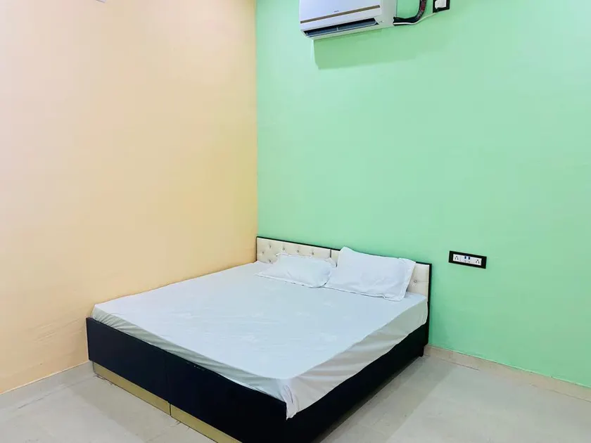 OYO Galaxy Hotel Cafe & Restaurant - Image 1