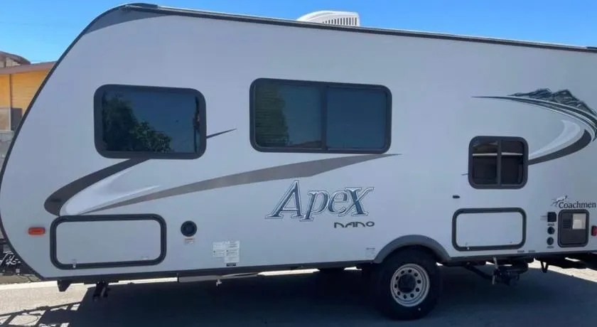 Cozy Vegas Bunkhouse RV - Image 1