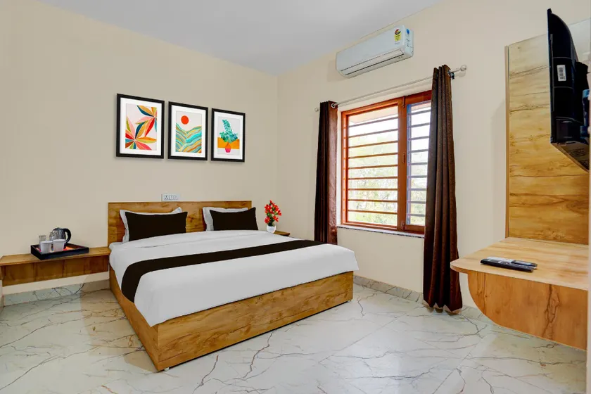 Hotel O Dharampur Crossway - Image 1