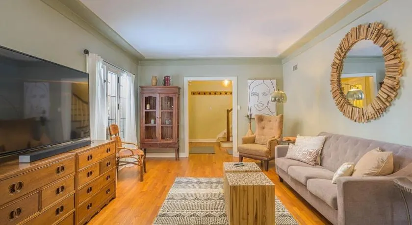Downtown Oasis Family Home - Lawrence University PAC College Ave - Image 1