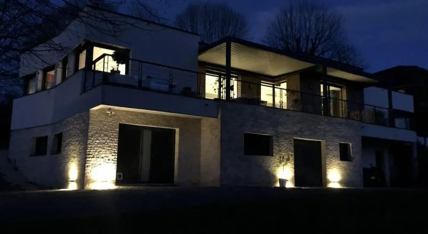 Large architect's house - Image 1