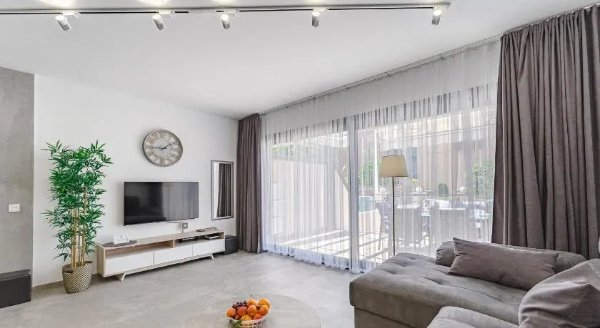 Townhouse with three bedrooms - Image 1