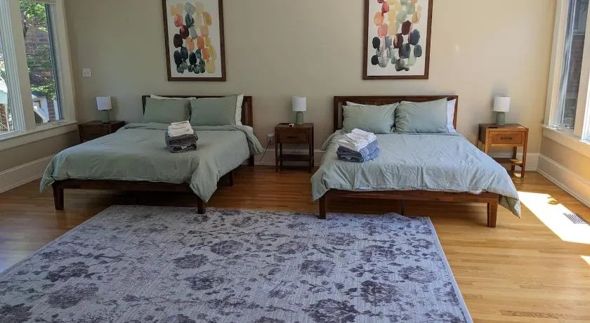 Luxurious 1BR in Grand Old Home - Image 1