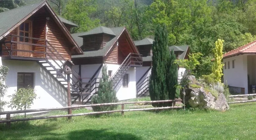 Lisine smeštaj Vodopad - Image 1