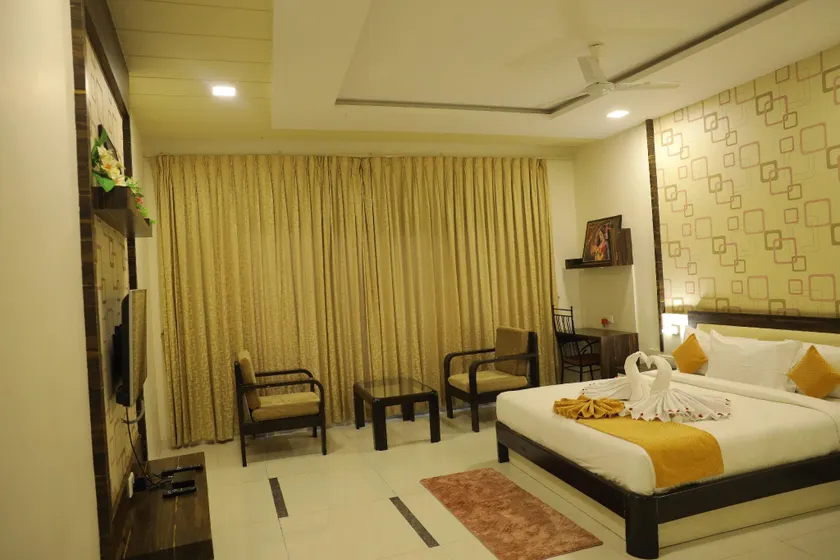 Hotel Shashinag Residency - Image 1