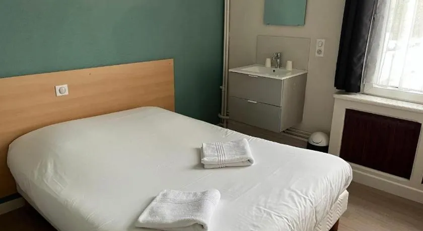 Hotel Aux Bons Amis - Image 1