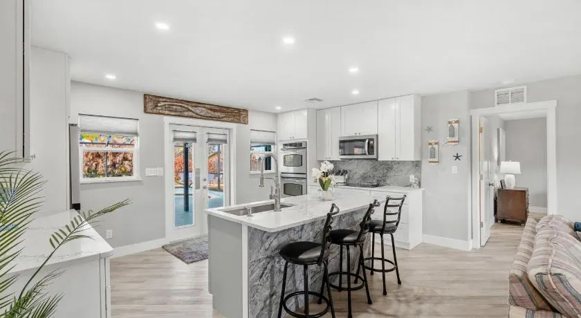 882 Cody Avenue - Image 1