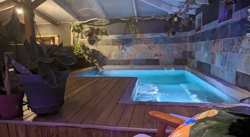 Insolite Bois Cailloux avec Spa - Image 1