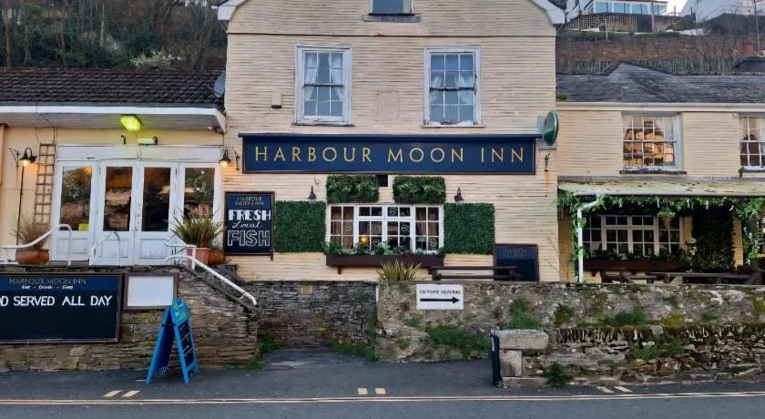 Harbour Moon Inn - Image 1