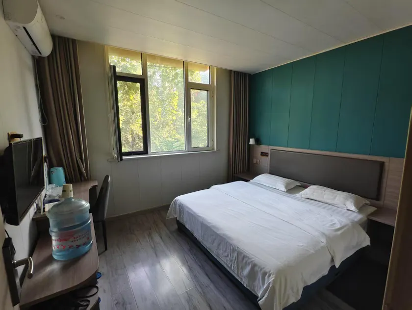 Heyun Express Hotel - Image 1