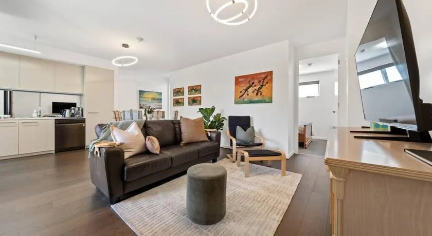 River Torrens Retreat - Between the CBD & Parklands - Image 1