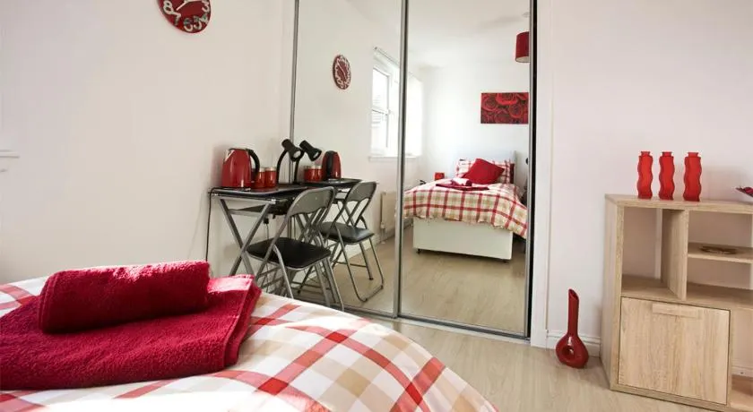 Gala Rooms Homestay - Free Parking - Image 1