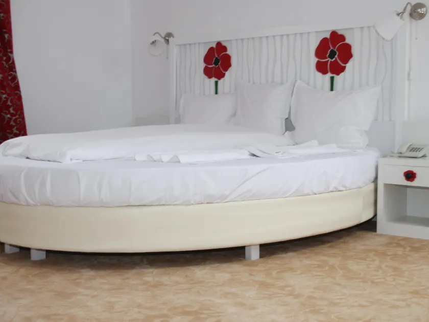 Hotel Condor - Image 1