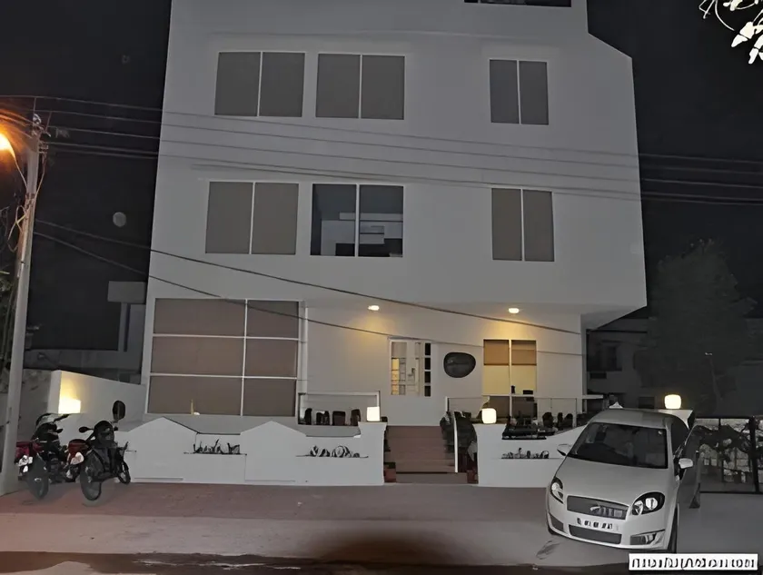 Hotel LIV INN - Image 1