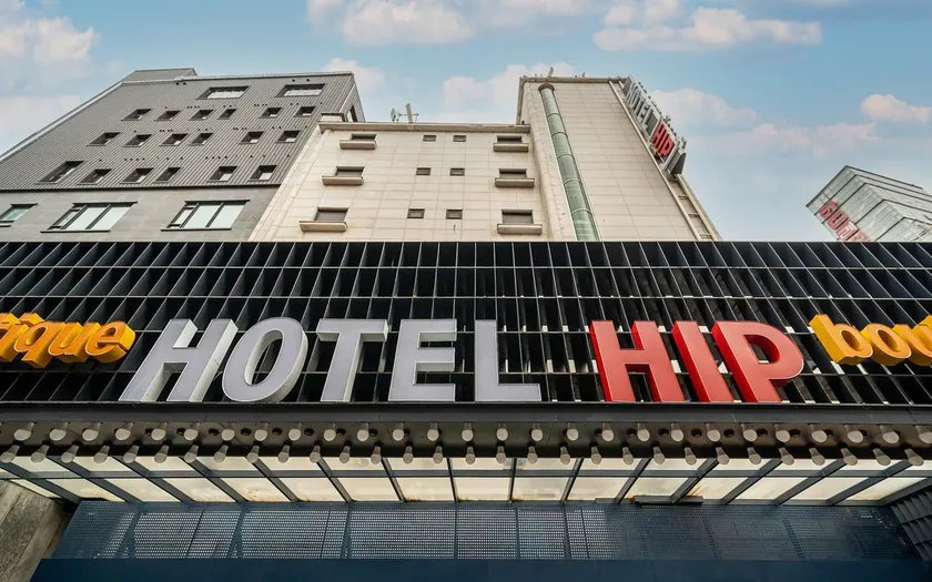 Hip Hotel - Image 1