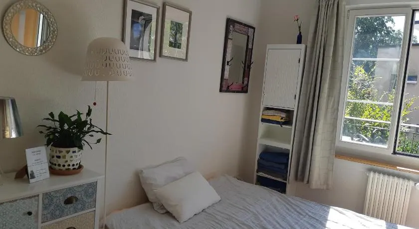 Central quiet and cosy apartment near Hallenstadion - Image 1