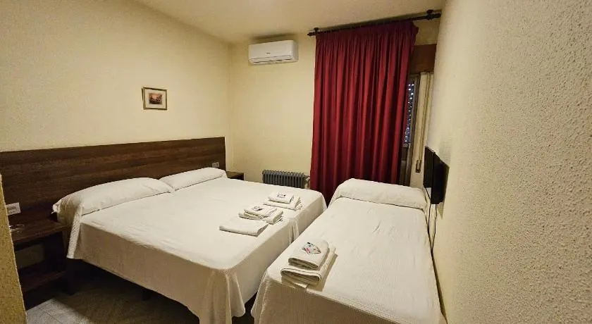 Hostal Restaurante el cruce - Image 1