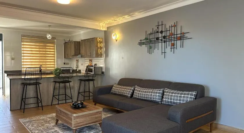 Vee Serviced Apartments & Hotel - Image 1