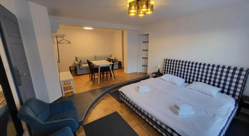 Naturální vinařství DVOREK - Penzion, Bistro & Wellness - Image 1