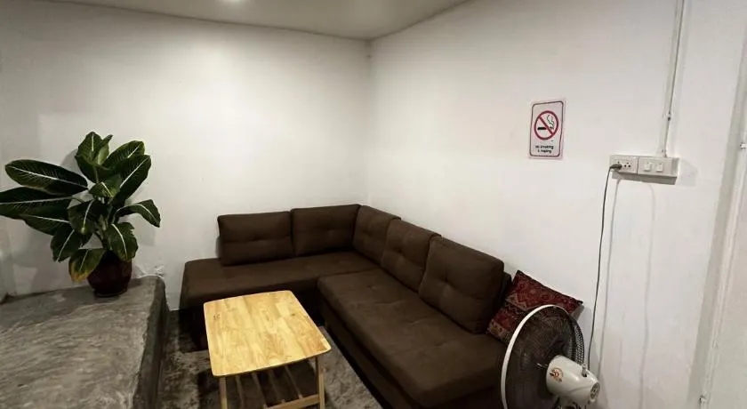 Monkey's Hostel - Image 1