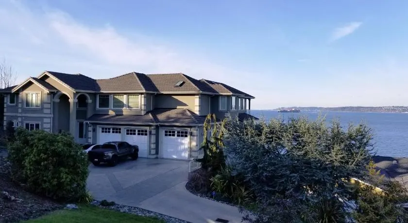 Redondo waterfront house with a private room - Image 1
