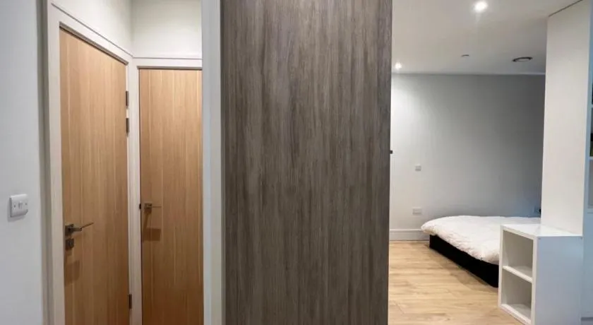 Heathrow Airport Elite Stays - Image 1