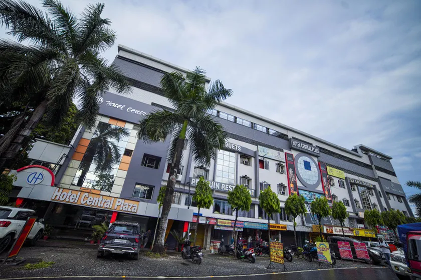 Hotel Central Plaza - Image 1